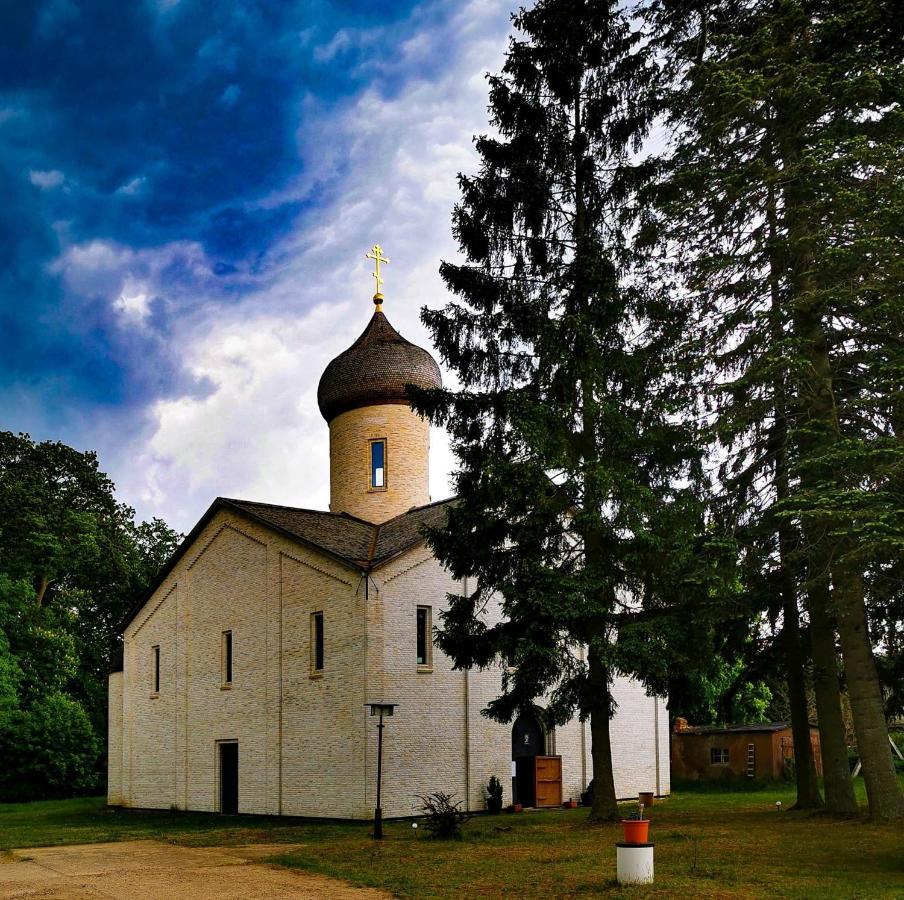 St. Georg Kloster Milmersdorf Exterior photo